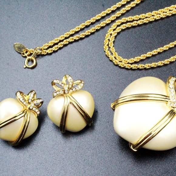 Joan Rivers Contemporary Puff Heart Beige Necklace Earrings Set - Picture 6 of 12
